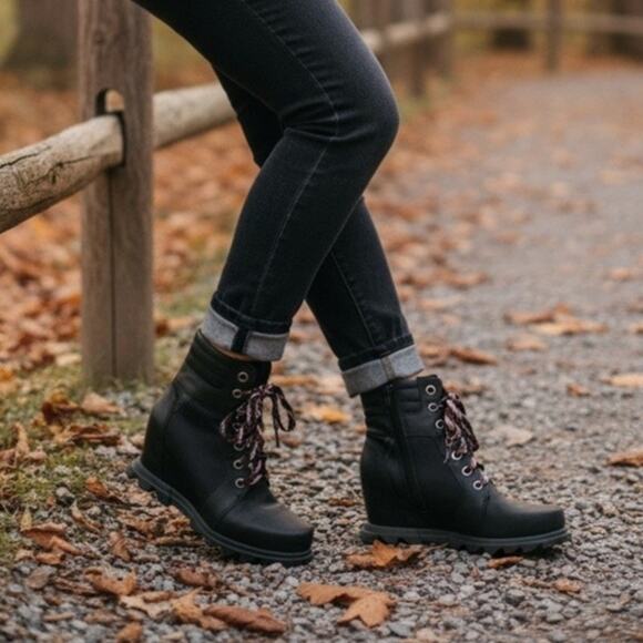 Sorel Joan of Arctic Wedge III Lexie Bootie Women 9 Black Jet Leather Waterproof - Picture 1 of 14